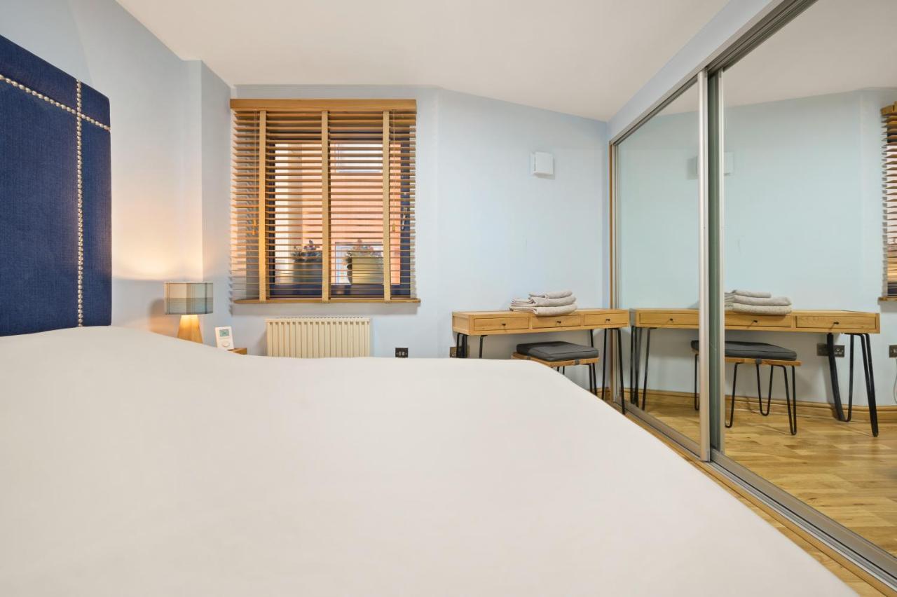 Lovely 2 Double Bedroom Flat With Patio マンチェスター エクステリア 写真
