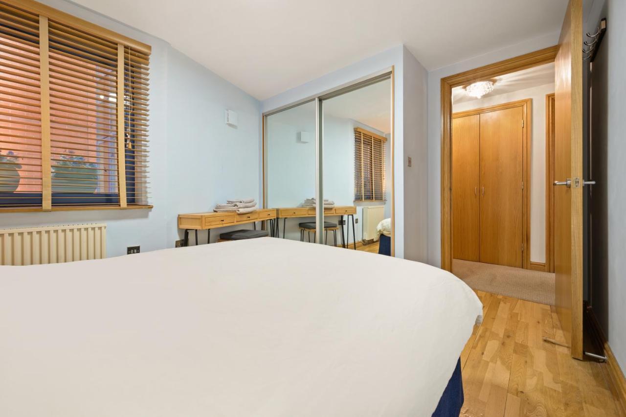 Lovely 2 Double Bedroom Flat With Patio マンチェスター エクステリア 写真
