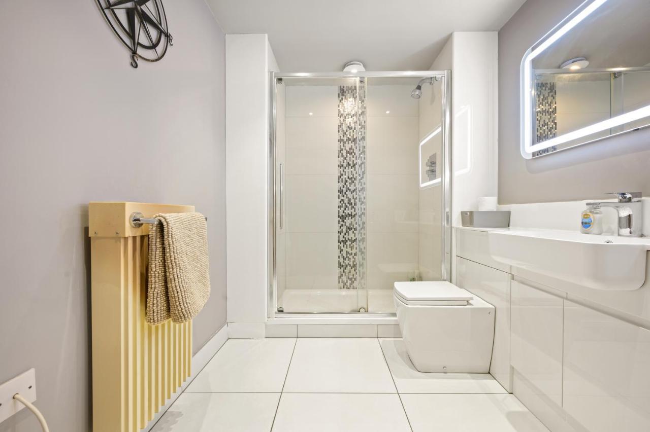 Lovely 2 Double Bedroom Flat With Patio マンチェスター エクステリア 写真