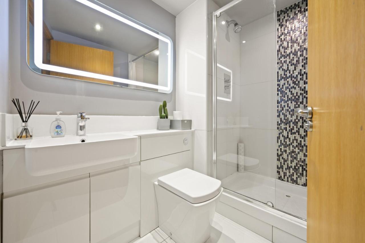 Lovely 2 Double Bedroom Flat With Patio マンチェスター エクステリア 写真