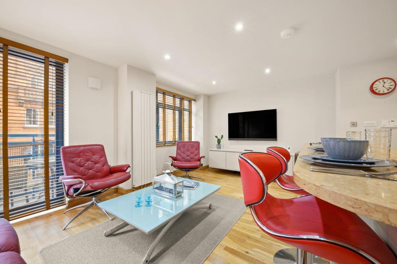Lovely 2 Double Bedroom Flat With Patio マンチェスター エクステリア 写真