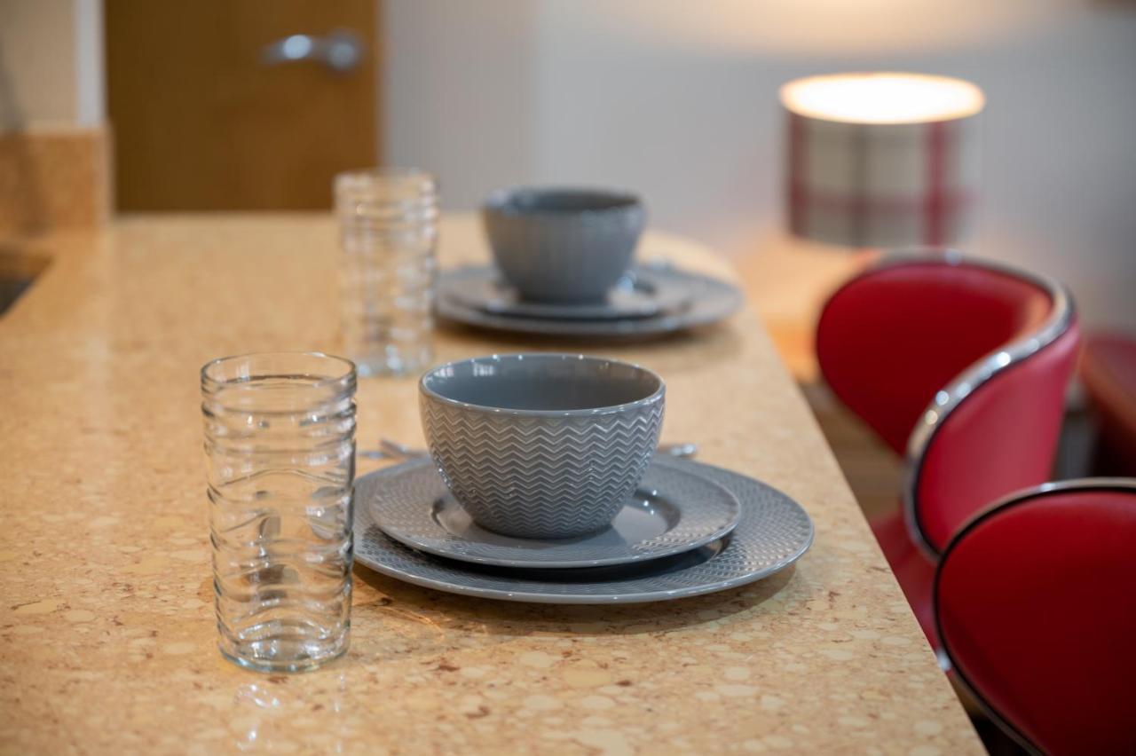 Lovely 2 Double Bedroom Flat With Patio マンチェスター エクステリア 写真