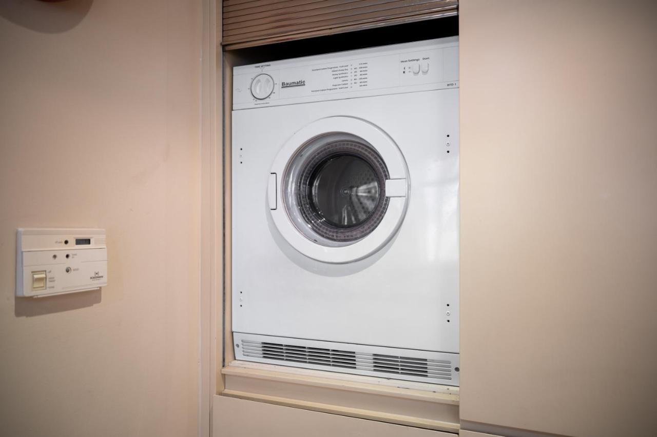Lovely 2 Double Bedroom Flat With Patio マンチェスター エクステリア 写真